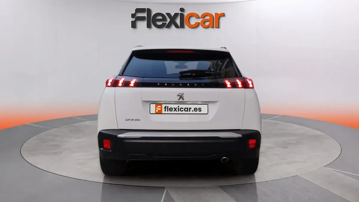 Usado Peugeot 2008 Allure 110 CV (80 kW) 2021 Blanco SUV