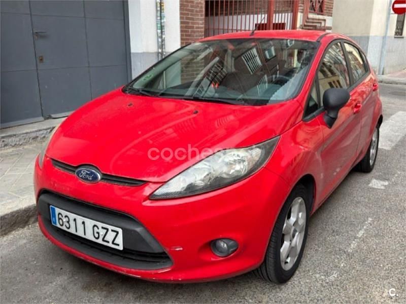 Rojo Usado 2010 Ford Fiesta Trend Berlina | 3200 € (Buen precio) - Imagen 1/4