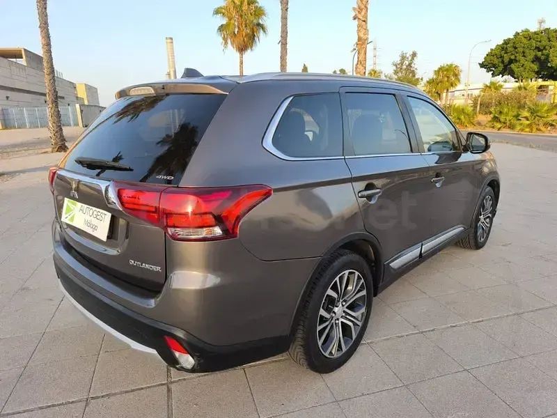 Usado Mitsubishi Outlander Motion 150 CV (110 kW) 2016 Marrón SUV