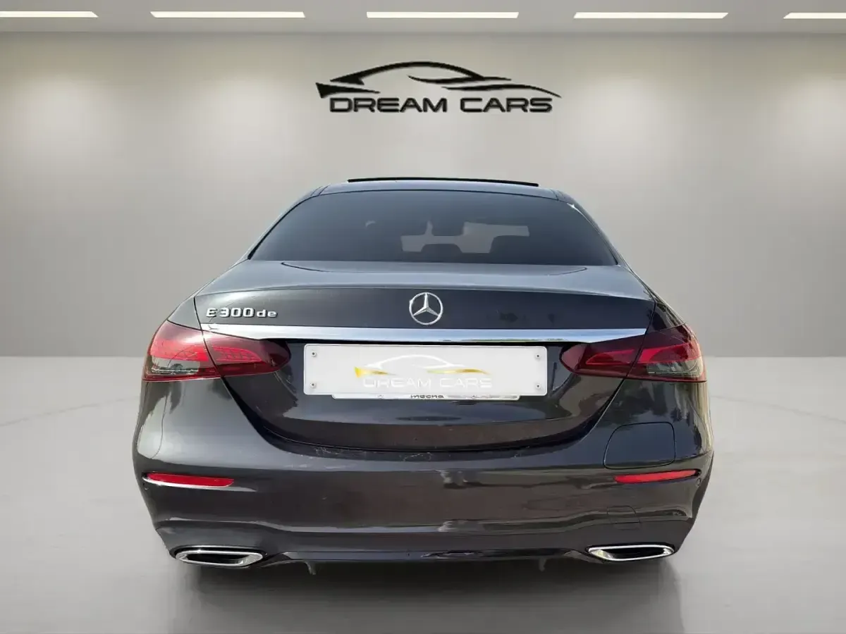 Usado Mercedes E300 306 CV (225 kW) 2022 Gris / plata Berlina