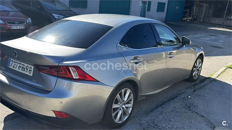 Usado Lexus IS300h Executive Line 223 CV (164 kW) 2016 Gris / plata Berlina