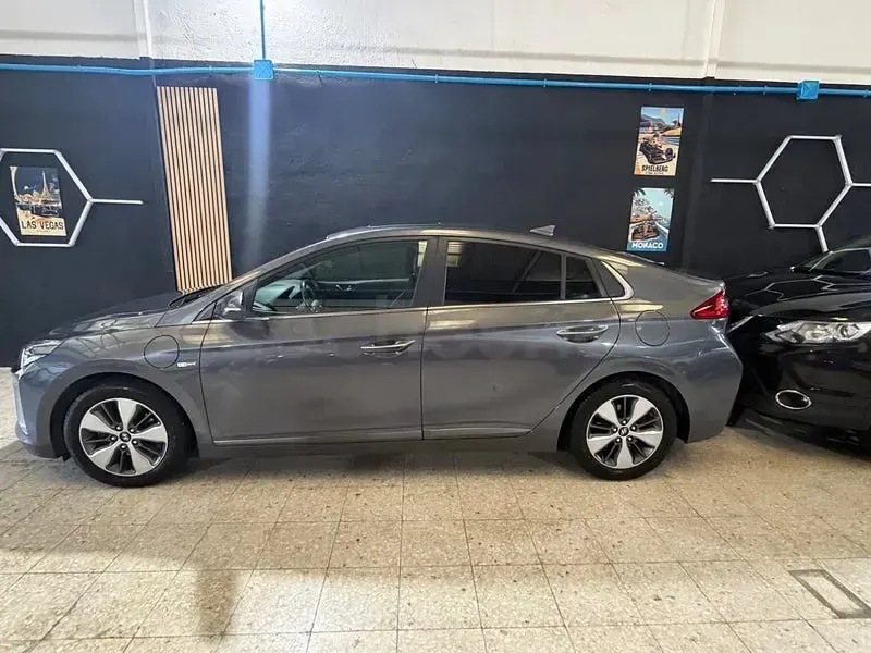 Usado Hyundai Ioniq Style 141 CV (103 kW) 2019 Gris / plata Utilitario