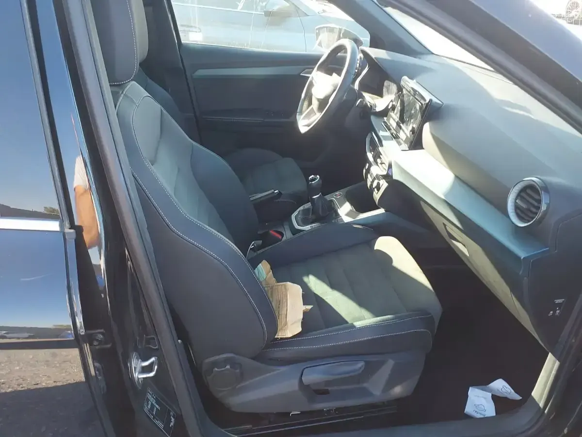 Usado Seat Arona Xperience 116 CV (85 kW) 2025 Negro SUV
