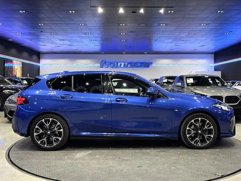 Usado BMW 120 Comfort Edition 163 CV (119 kW) 2025 Azul Utilitario