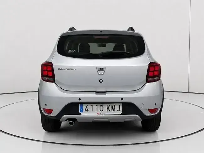 Usado Dacia Sandero 90 CV (66 kW) 2018 Gris Berlina