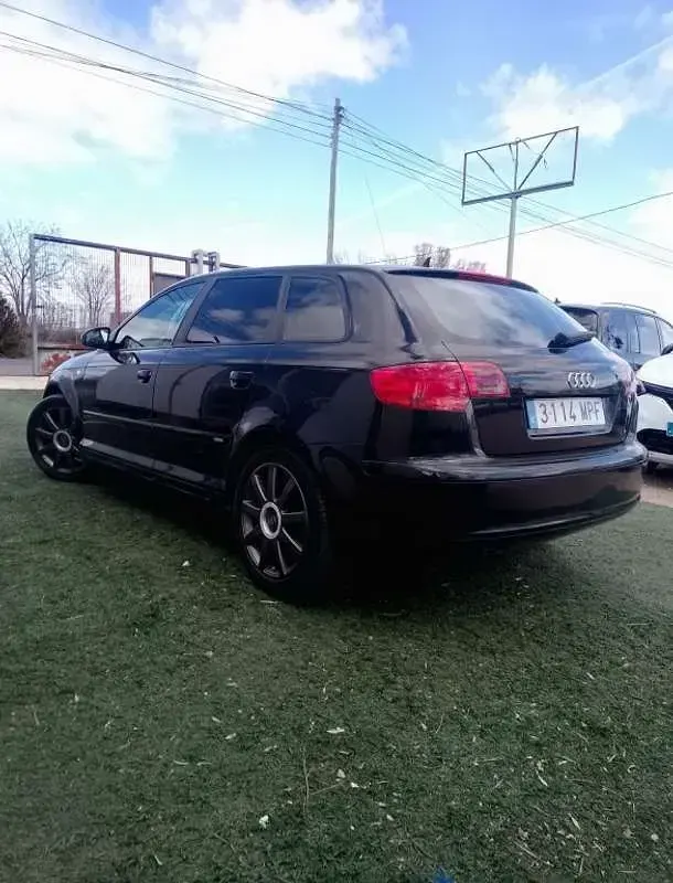 Usado Audi A3 Sportback Attraction 105 CV (77 kW) 2006 Negro Utilitario