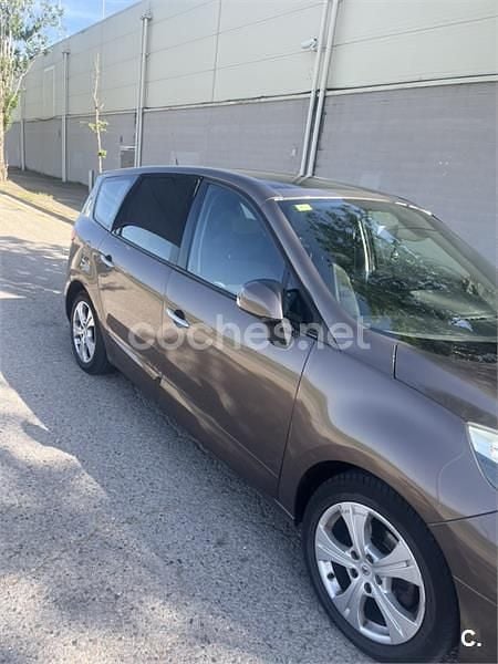 Usado Renault Grand Scénic III Dynamique 105 CV (77 kW) 2009 Marrón Monovolumen