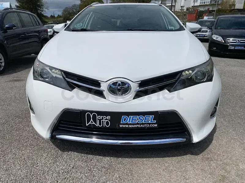 Usado Toyota Auris Live 124 CV (91 kW) 2014 Blanco Familiar