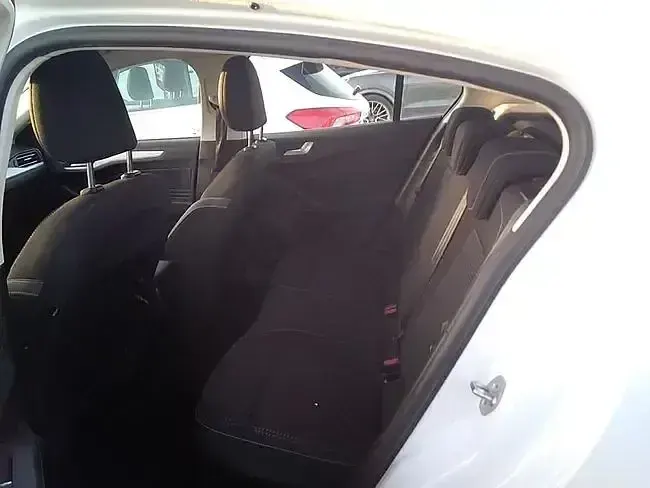 Usado Ford Focus Trend+ 120 CV (88 kW) 2020 Blanco Berlina