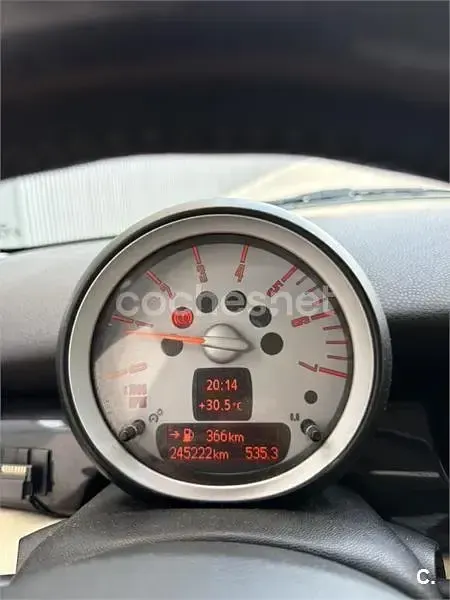Usado Mini Cooper D 110 CV (80 kW) 2007 Rojo Utilitario