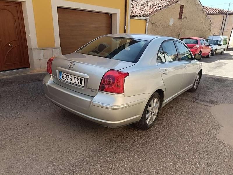Usado Toyota Avensis Sol 116 CV (85 kW) 2006 Plateado Berlina
