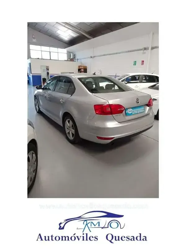 Usado VW Jetta Advance 105 CV (77 kW) 2014 Gris Berlina