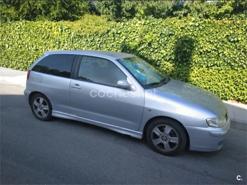 Gris / plata Usado 2001 Seat Ibiza Sport Berlina | 2200 € - Imagen 1/4
