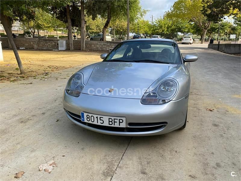 Gris / plata Usado 2001 Porsche 911 Carrera 4 Coupe | 38.000 € - Imagen 1/4