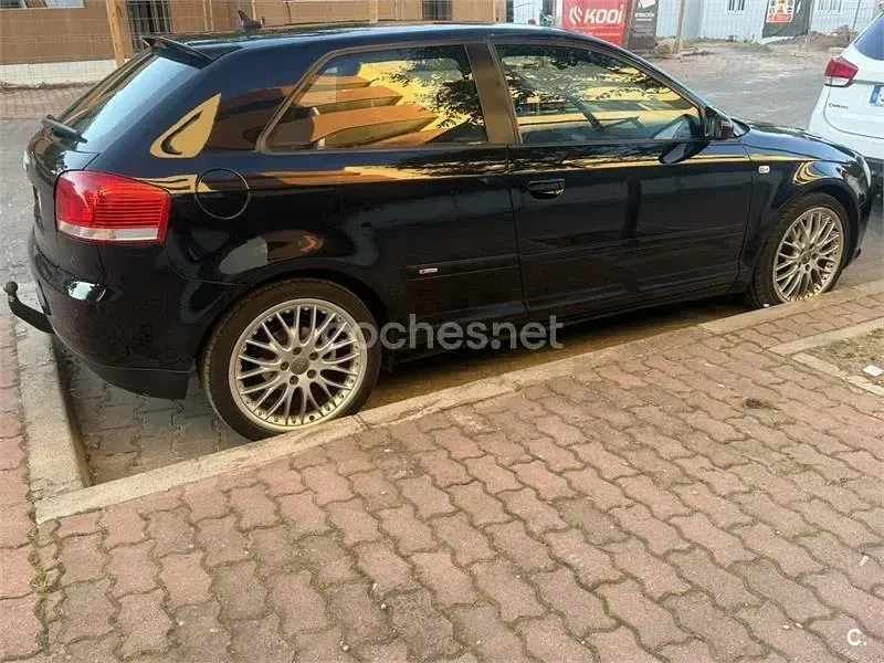Usado Audi A3 Attraction 140 CV (102 kW) 2003 Negro Utilitario
