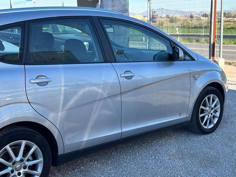 Usado Seat Altea XL Style 140 CV (102 kW) 2012 Gris / plata Monovolumen