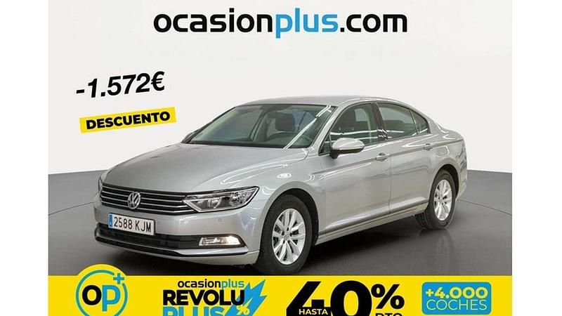 Usado VW Passat Edition 120 CV (88 kW) 2018 Plateado Berlina