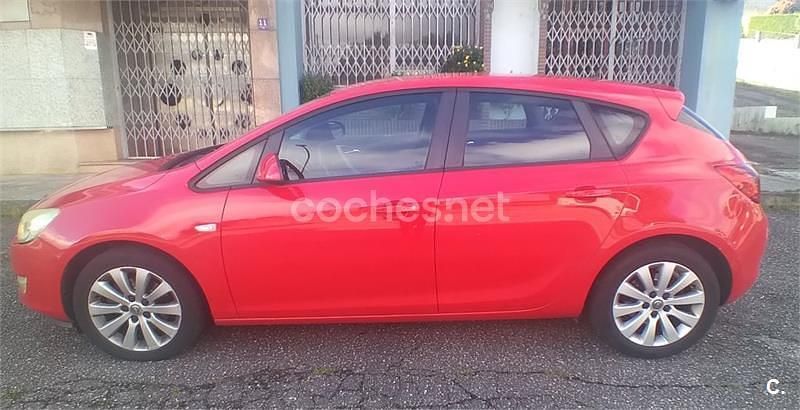Rojo Usado 2010 Opel Astra Enjoy Berlina | 6990 € (Caro) - Imagen 1/4