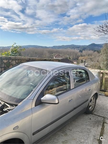 Usado Opel Astra Elegance 100 CV (73 kW) 2000 Gris / plata Berlina