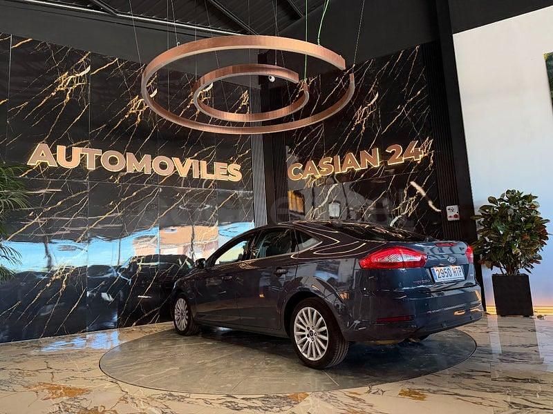 Usado Ford Mondeo Titanium 160 CV (117 kW) 2013 Gris / plata Berlina