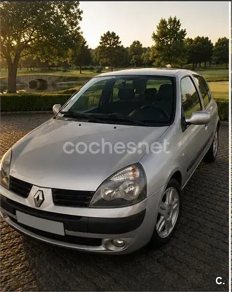 Usado Renault Clio II Authentique 80 CV (58 kW) 2005 Gris / plata Berlina