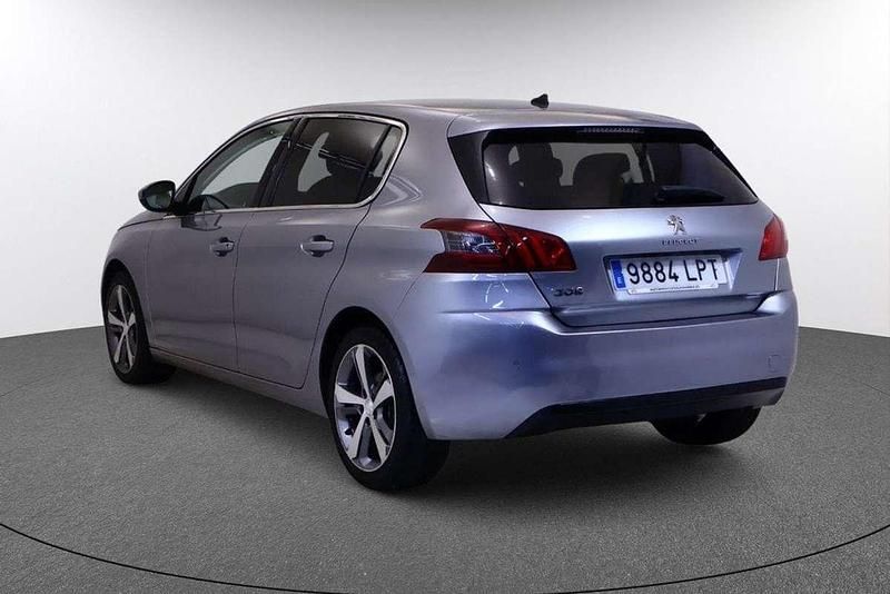 Usado Peugeot 308 Active 131 CV (96 kW) 2021 Plateado Utilitario