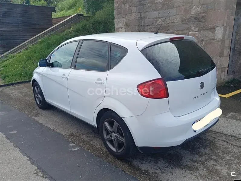 Usado Seat Altea 105 CV (77 kW) 2014 Blanco Monovolumen