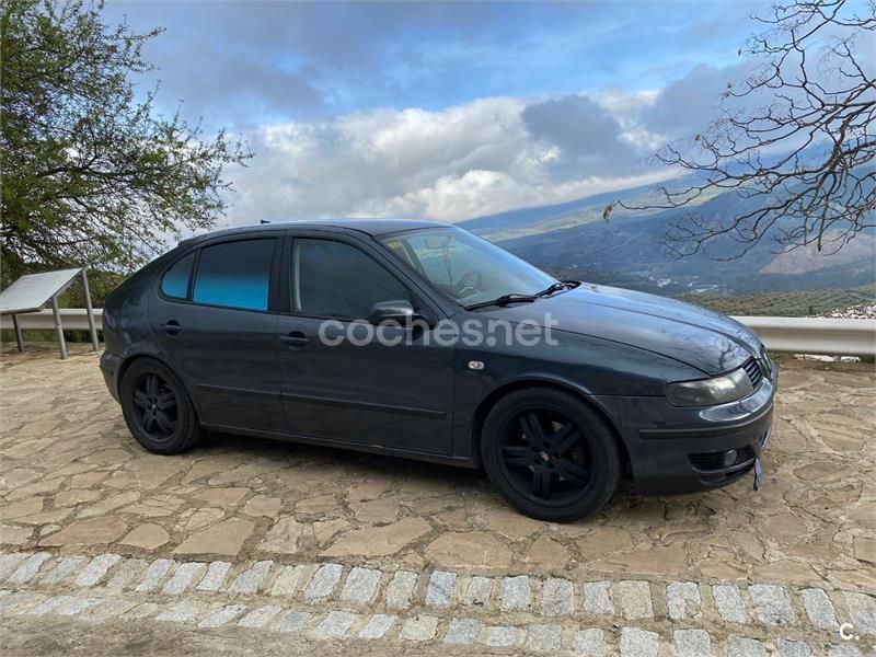 Usado Seat Leon 110 CV (80 kW) 2001 Gris / plata Berlina