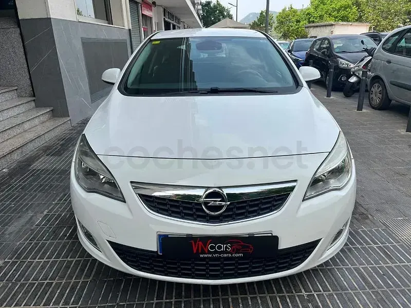 Usado Opel Astra Edition 115 CV (84 kW) 2010 Blanco Berlina