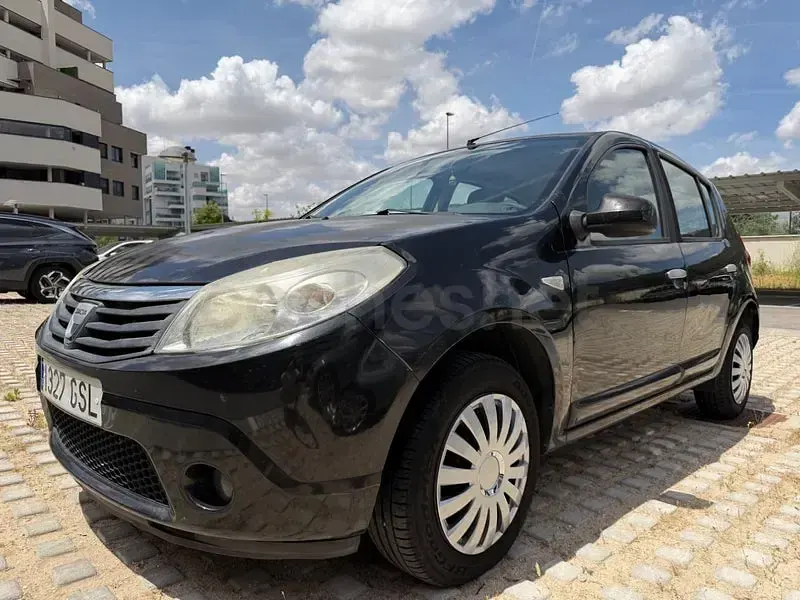 Usado Dacia Sandero Lauréate 75 CV (55 kW) 2010 Negro Berlina