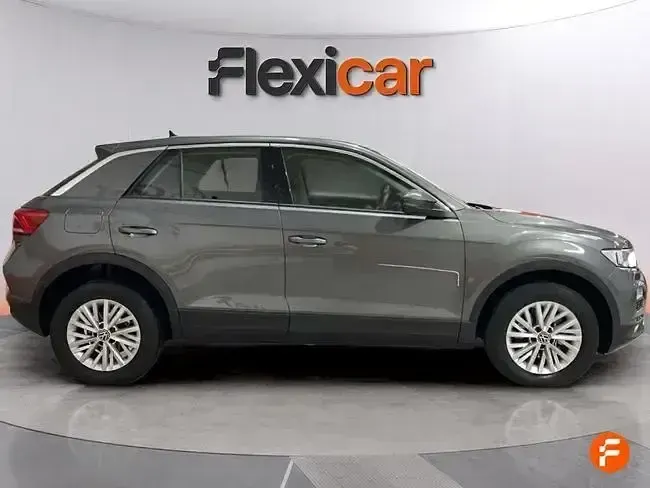 Usado VW T-Roc Advance 115 CV (84 kW) 2021 Gris / plata SUV