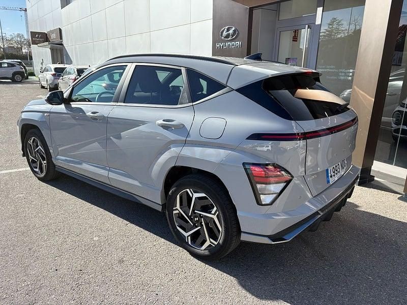 Usado Hyundai Kona N Line 129 CV (94 kW) 2025 Gris / plata SUV