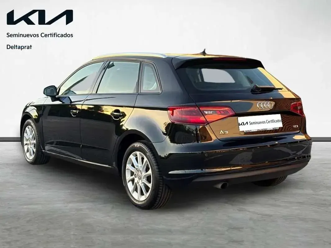 Usado Audi A3 Sportback Ambiente 110 CV (80 kW) 2015 Negro Utilitario