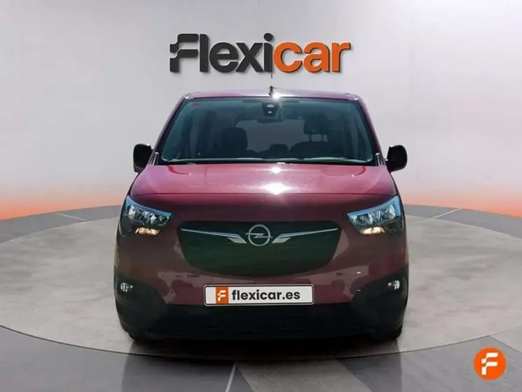 Usado Opel Combo Life Edition+ 131 CV (96 kW) 2021 Rojo Monovolumen