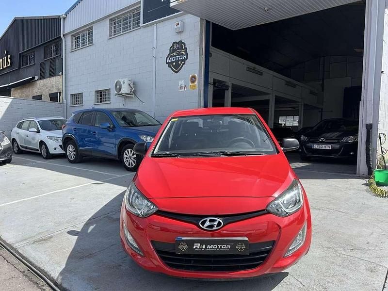 Usado Hyundai i20 84 CV (61 kW) 2012 Rojo Utilitario