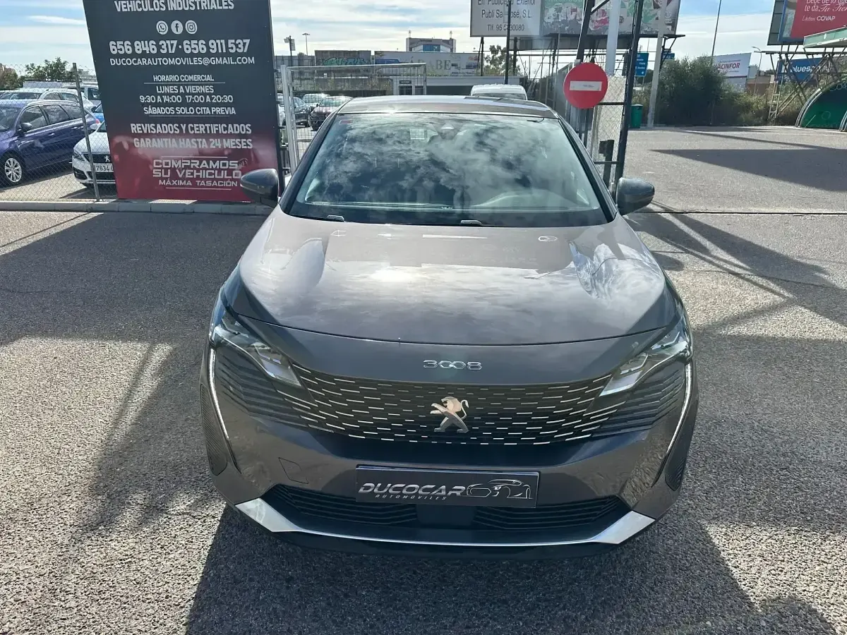 Usado Peugeot 3008 Active 130 CV (95 kW) 2021 Gris / plata SUV