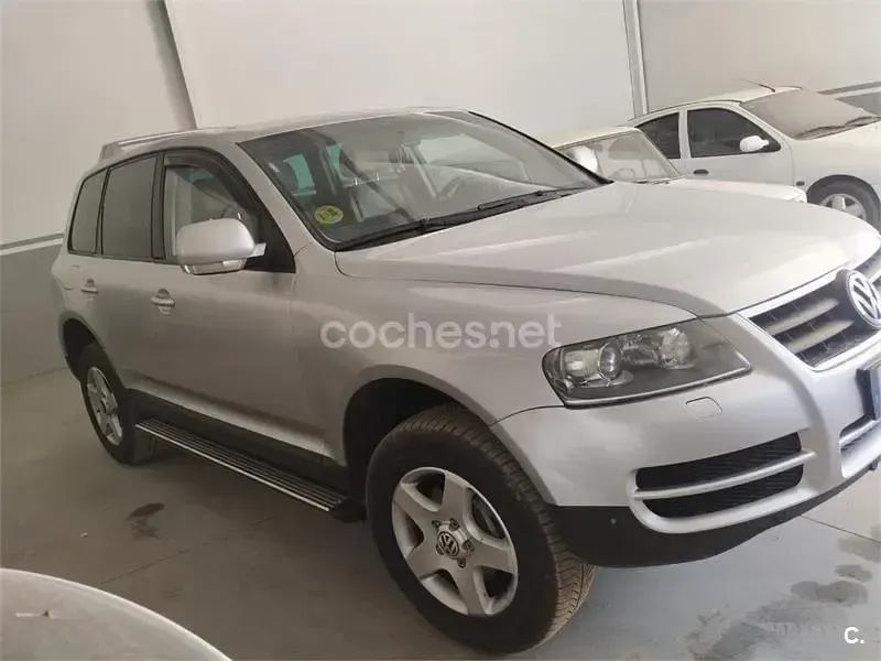 Usado VW Touareg 225 CV (165 kW) 2006 Gris / plata SUV