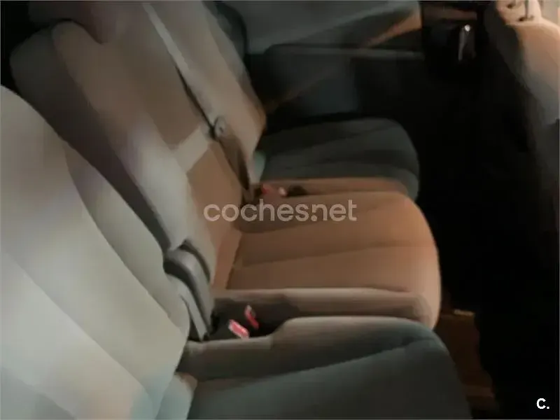 Usado Kia Carnival EX 185 CV (136 kW) 2006 Gris / plata Monovolumen