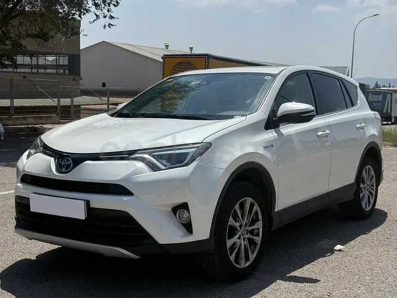 Usado Toyota RAV4 Hybrid Advance 197 CV (144 kW) 2018 Blanco SUV