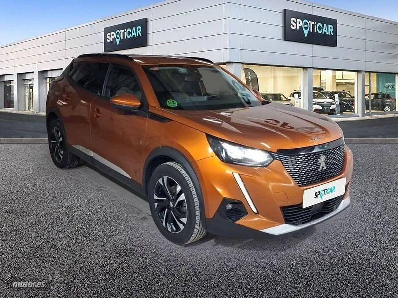 Usado Peugeot 2008 Allure 110 CV (80 kW) 2021 Naranja SUV