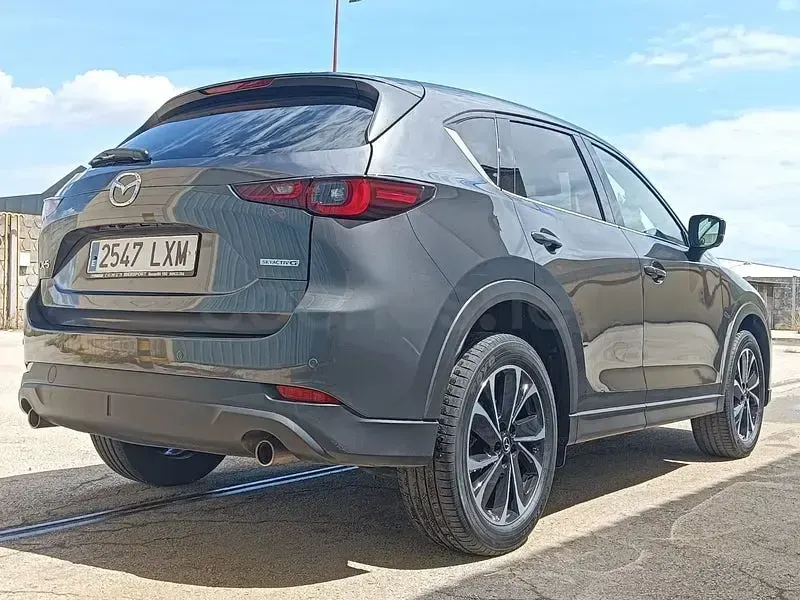 Usado Mazda CX-5 165 CV (121 kW) 2022 Gris / plata SUV