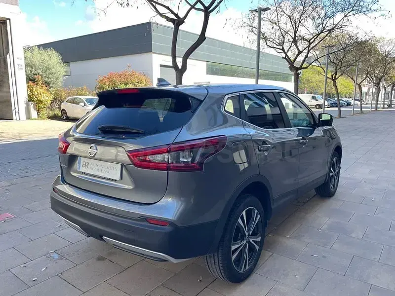 Usado Nissan Qashqai N-Connecta 115 CV (84 kW) 2018 Gris / plata SUV