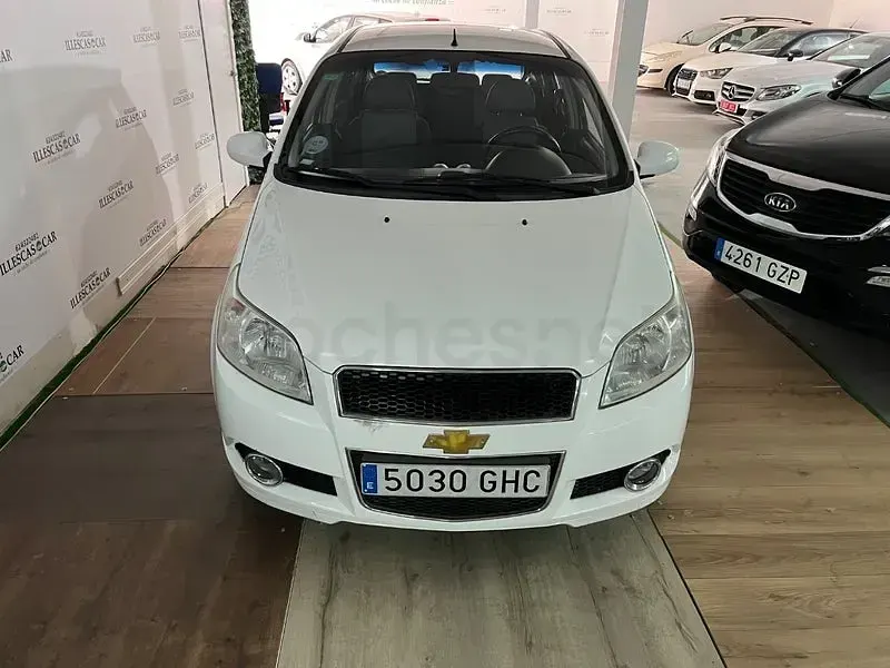 Usado Chevrolet Aveo LT 100 CV (73 kW) 2026 Blanco Berlina