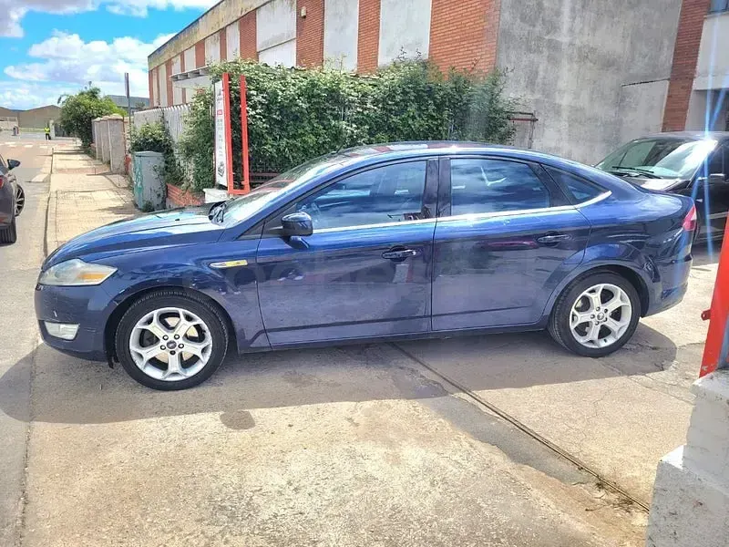 Usado Ford Mondeo Titanium 140 CV (102 kW) 2009 Azul Berlina