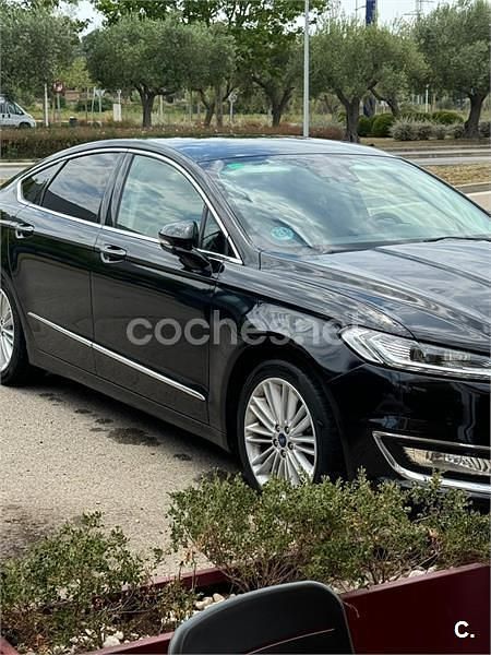 Usado Ford Mondeo Vignale 180 CV (132 kW) 2016 Negro Berlina
