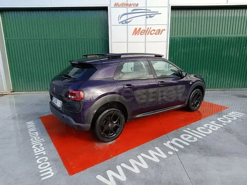 Usado Citroën C4 Cactus Shine 100 CV (73 kW) 2015 Violeta / lila Utilitario