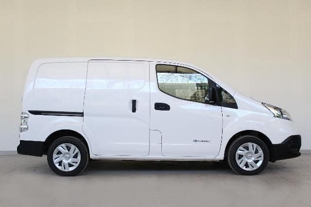 Usado Nissan e-NV200 80 kW (109 HP) 2020 Branco Monovolume
