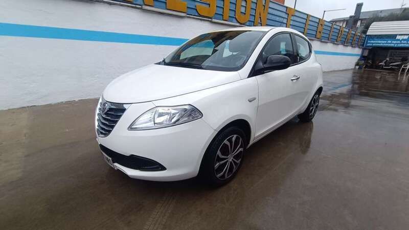 Blanco Usado 2013 Lancia Ypsilon Silver Utilitario | 5490 € (Precio justo) - Imagen 1/4