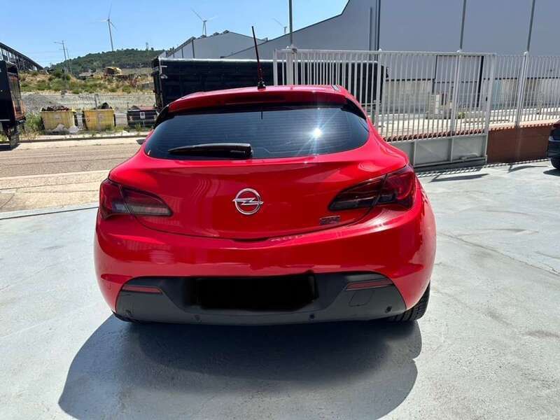 Rojo Usado 2015 Opel Astra GTC Sportive Utilitario | 8775 € (Buen precio) - Imagen 1/4