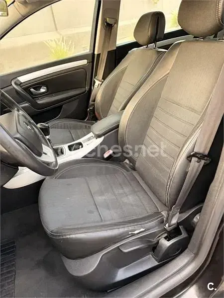 Usado Renault Laguna III Expression 130 CV (95 kW) 2008 Negro Familiar